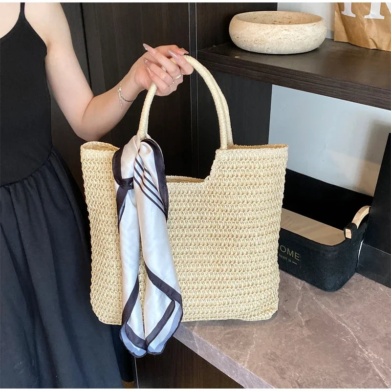 Bolsa de Palha com Lenço Decorativo