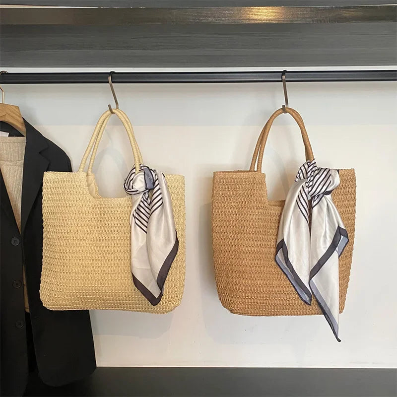 Bolsa de Palha com Lenço Decorativo