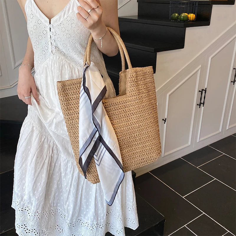 Bolsa de Palha com Lenço Decorativo